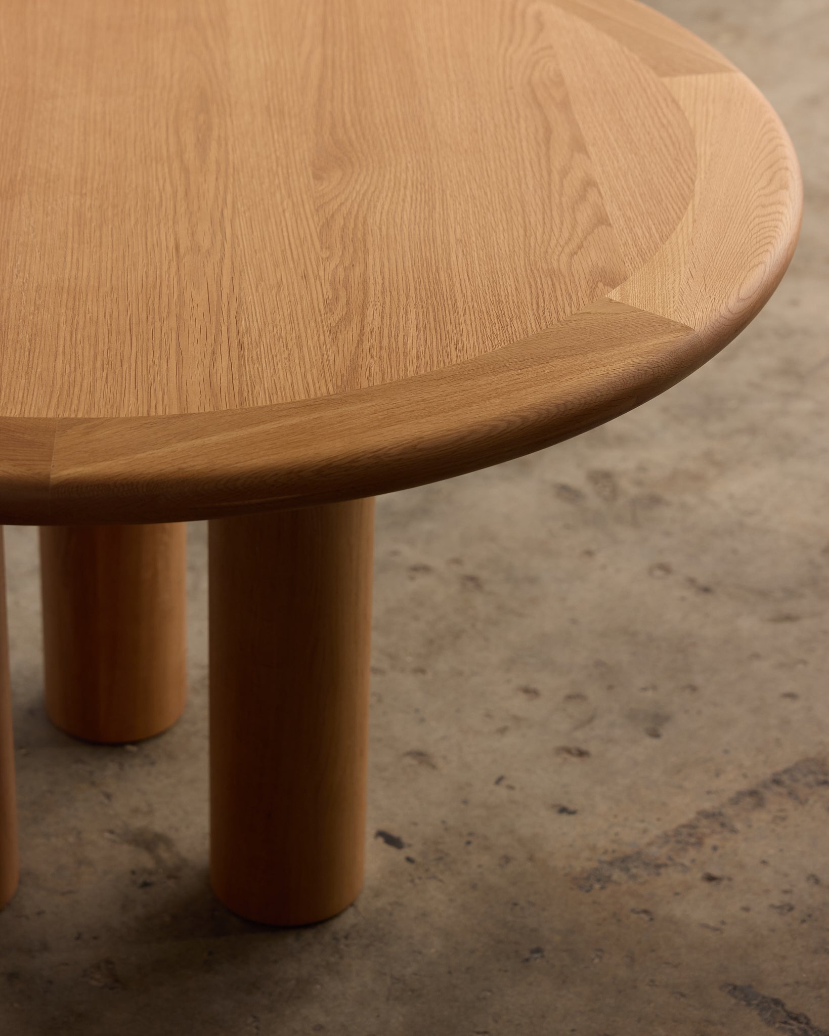 Elio Large Round Dining Table Oak