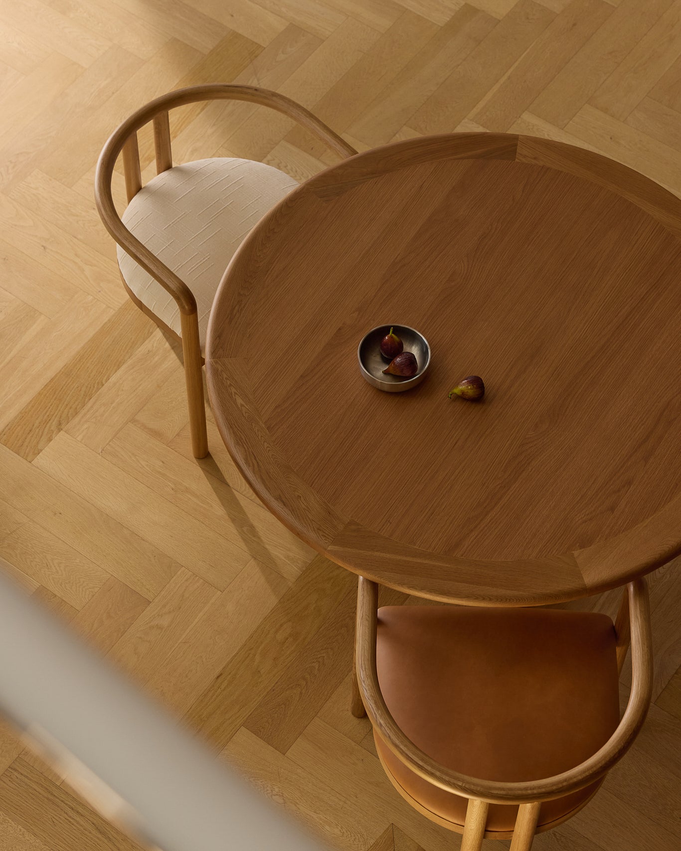 Elio Small Round Dining Table Oak