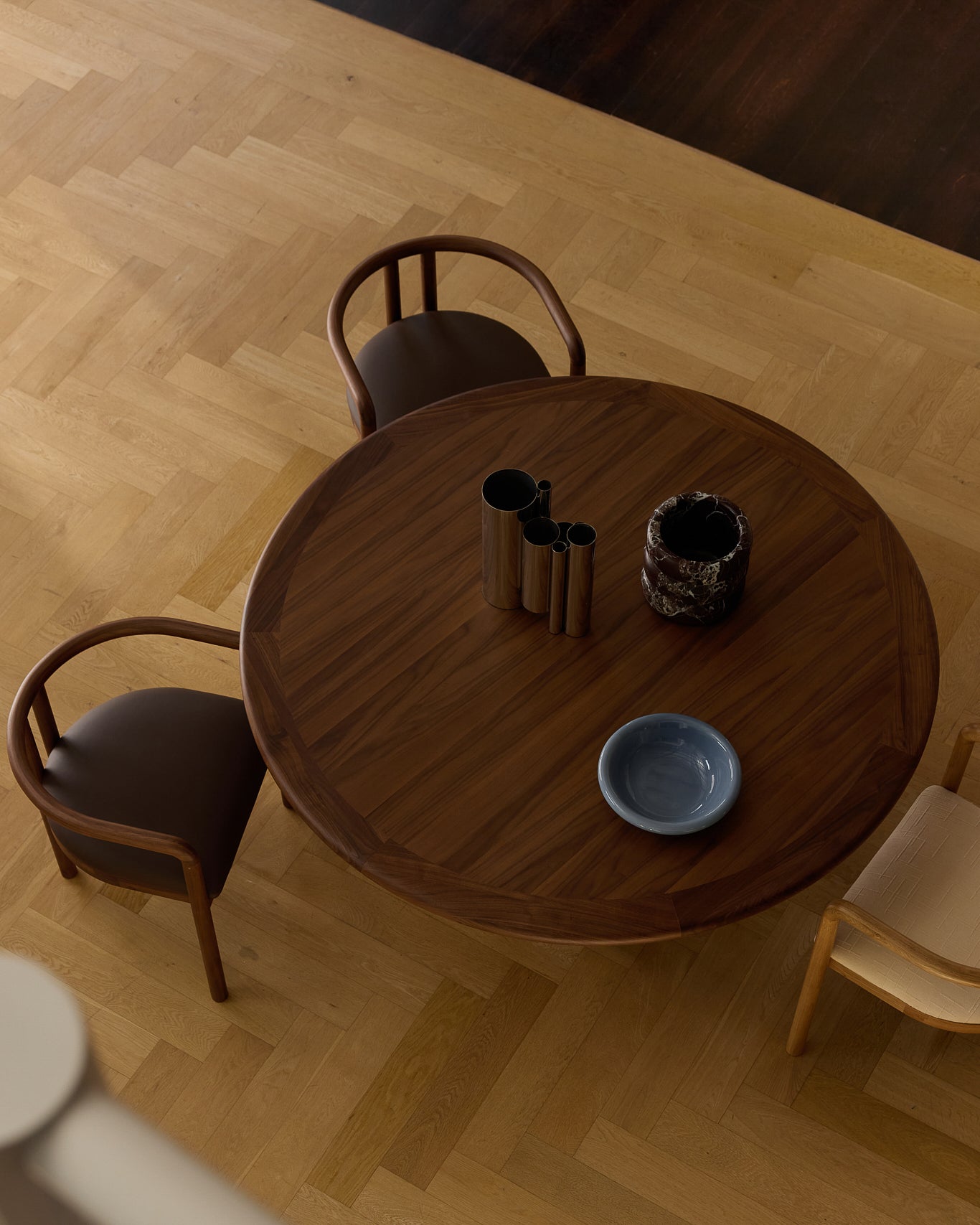 Elio Large Round Dining Table Walnut