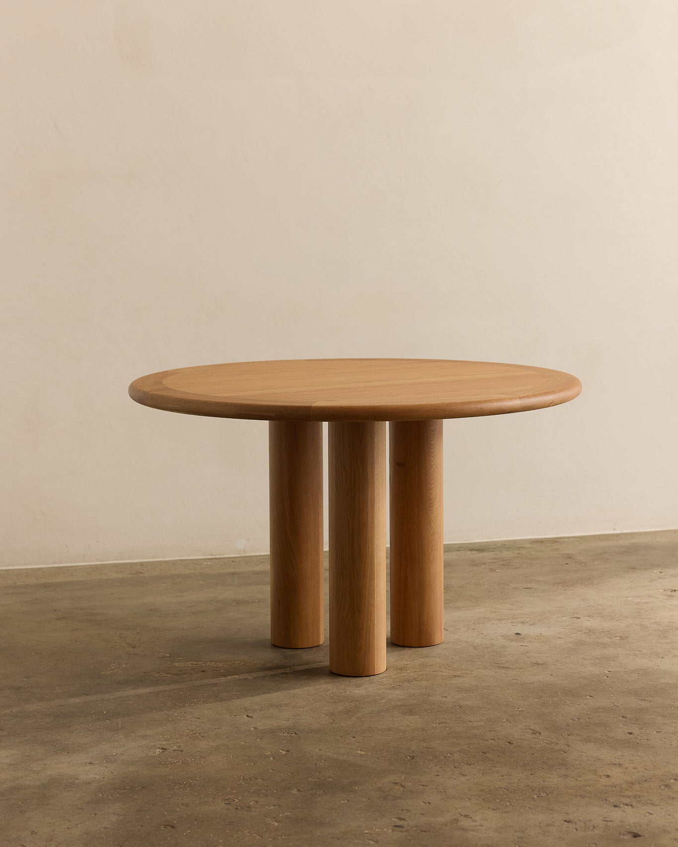 Elio Small Round Dining Table Oak