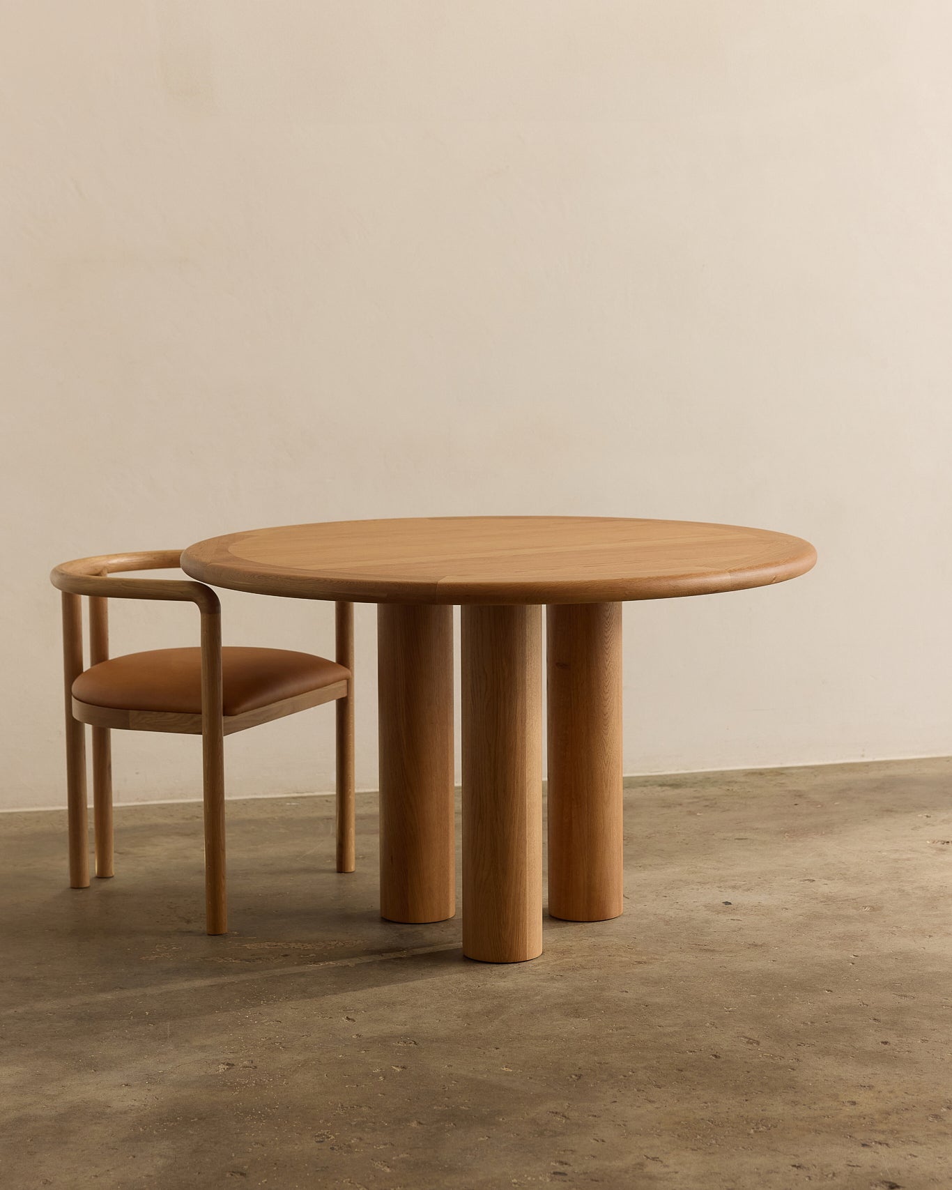 Elio Small Round Dining Table Oak