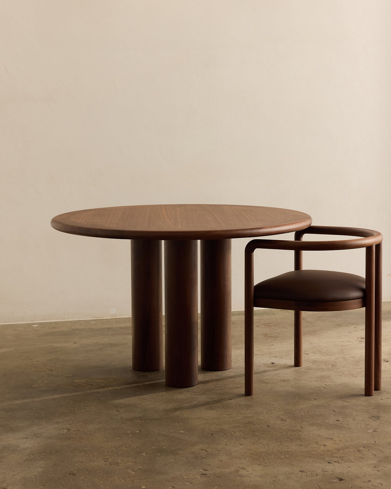 Elio Small Round Dining Table Walnut