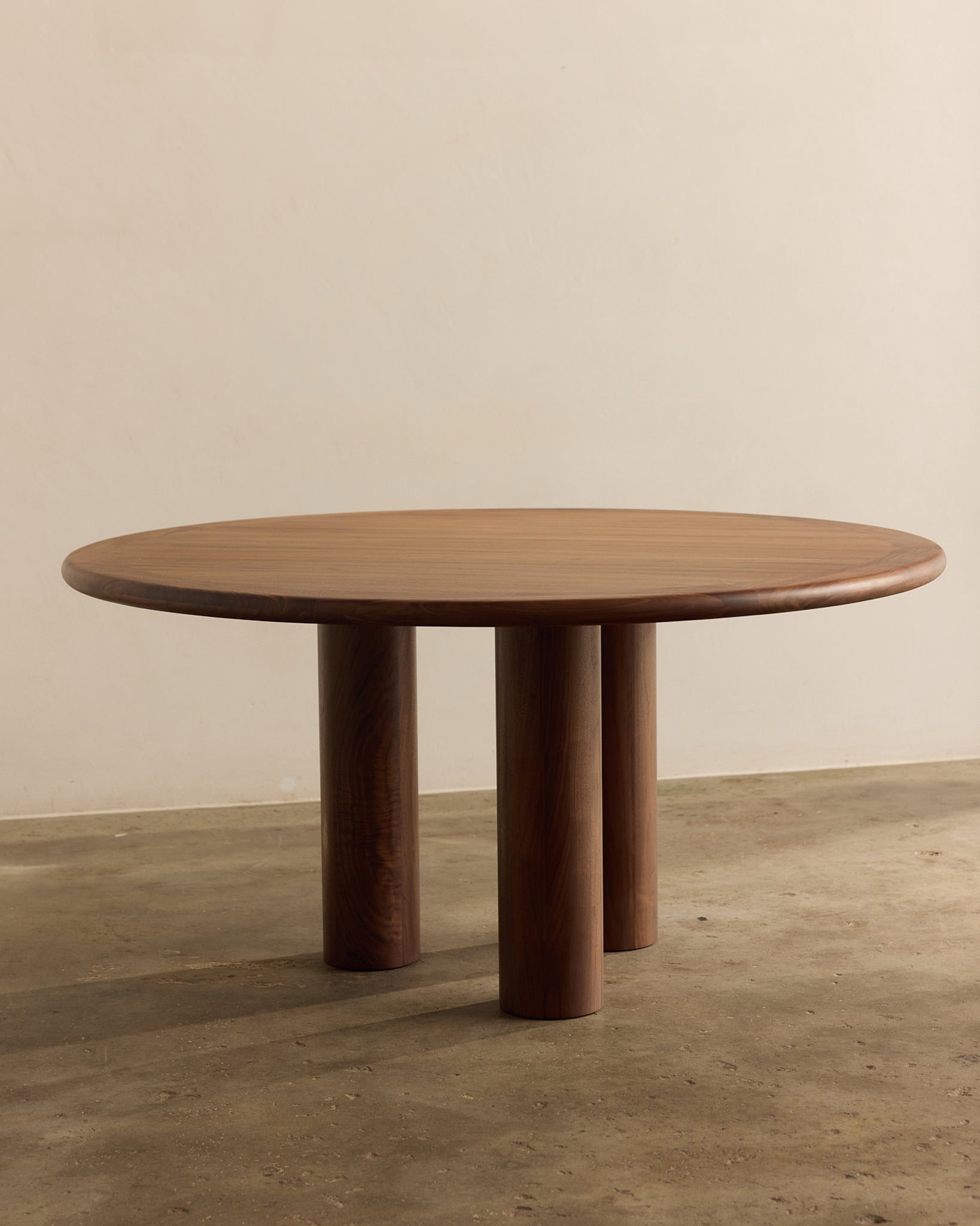 Elio Large Round Dining Table Walnut