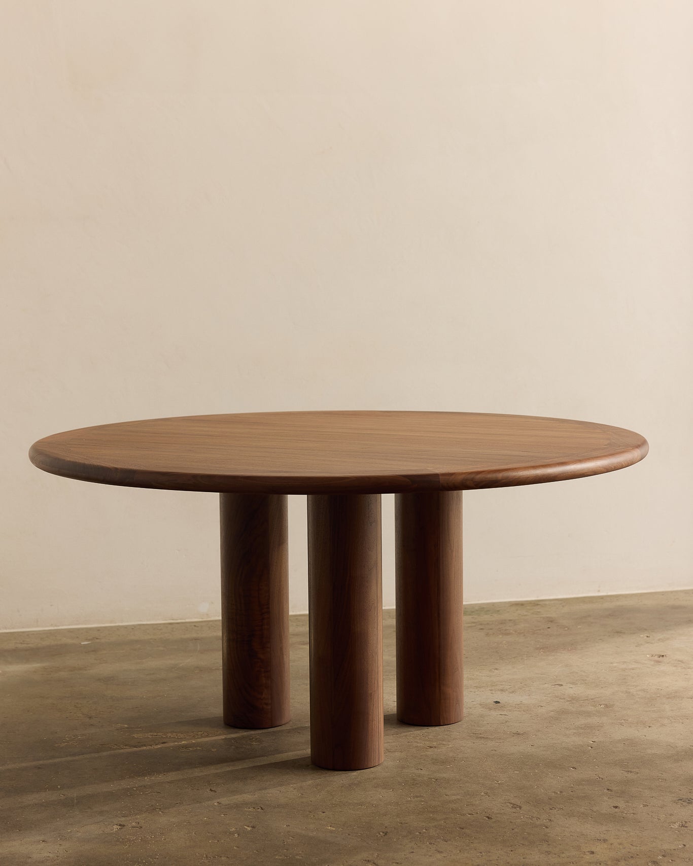 Elio Large Round Dining Table Walnut